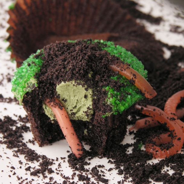 Cupcakes with worms